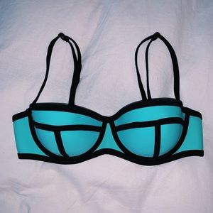 Triangl bikini top